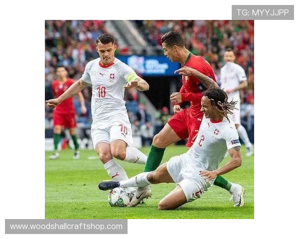 阿什利·扬曼联时期表现稳健，攻防两端持续贡献