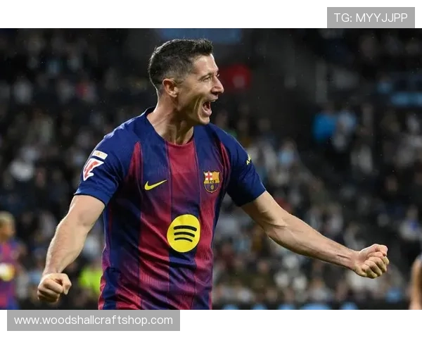 莱万在巴萨的战术体系适配性：为何屡现进球？