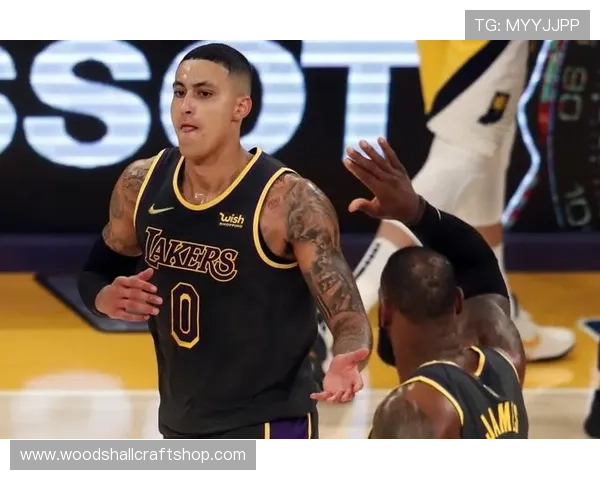 库兹马强化挡拆创造空间，助力湖人关键时刻得分爆发